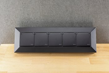 5-fach Steckdosenblock, schwarz, 250V~/ 16A, Aufbaumontage mit Klappen