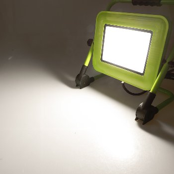 LED-Baustrahler "CTS-100W V4" 230V, 100W, IP44, 8841lm, 4000K, mit Ständer