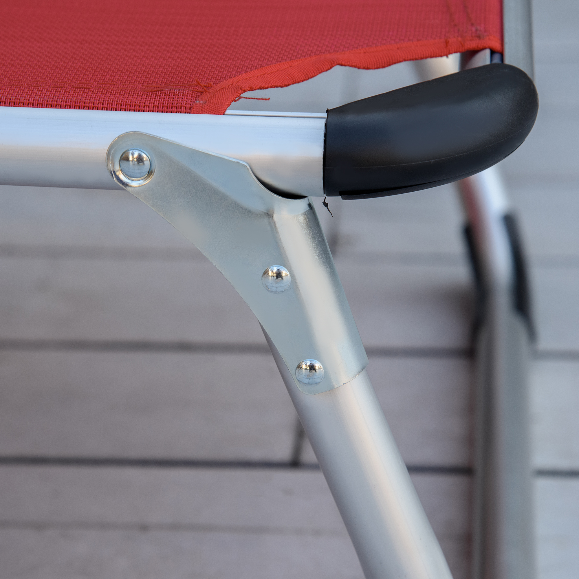 Sonnenliege faltbar Gartenliege mit Kopfkissen Liegestuhl mit der 4-stufig verstellbaren Rückenlehne Campingliege bis 120 kg belastbar für Outdoor-Park, Garten, Rot