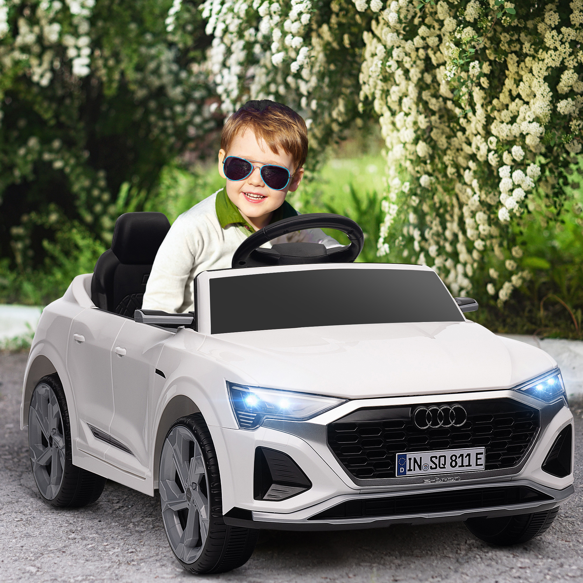 Elektro-Kinderauto, 12V Audi Q8, 3-5 km/h, Fernsteuerung, Scheinwerfer, Musik, Weiß