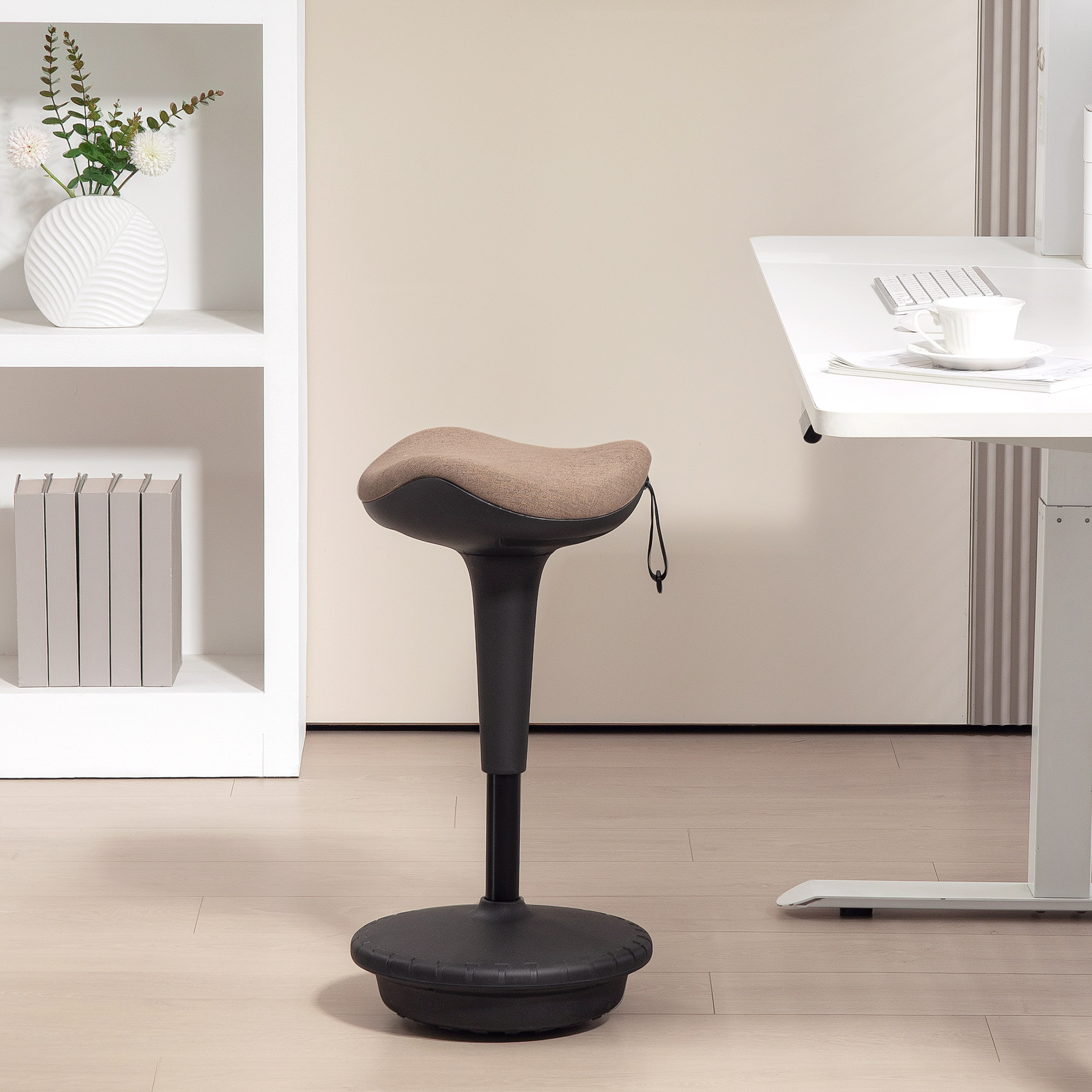 Balancehocker, beweglicher Sitz, drehbarer Bürohocker, höhenverstellbar, ergonomisch, 34 x 34 x 68,5-83,5 cm, Braun