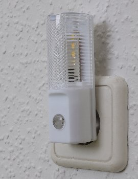 LED Nachtlicht mit Tag/Nacht-Sensor, 230V, warmweiße LEDs, nur 1W
