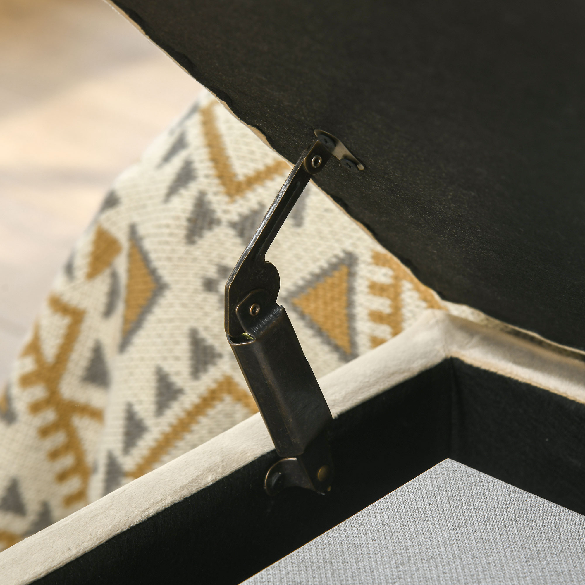 Sitzbank mit Stauraum, dekorative Knopfheftung, Flanelloptik, goldfarbene Stahlbeine, 110 x 47 x 46,5 cm