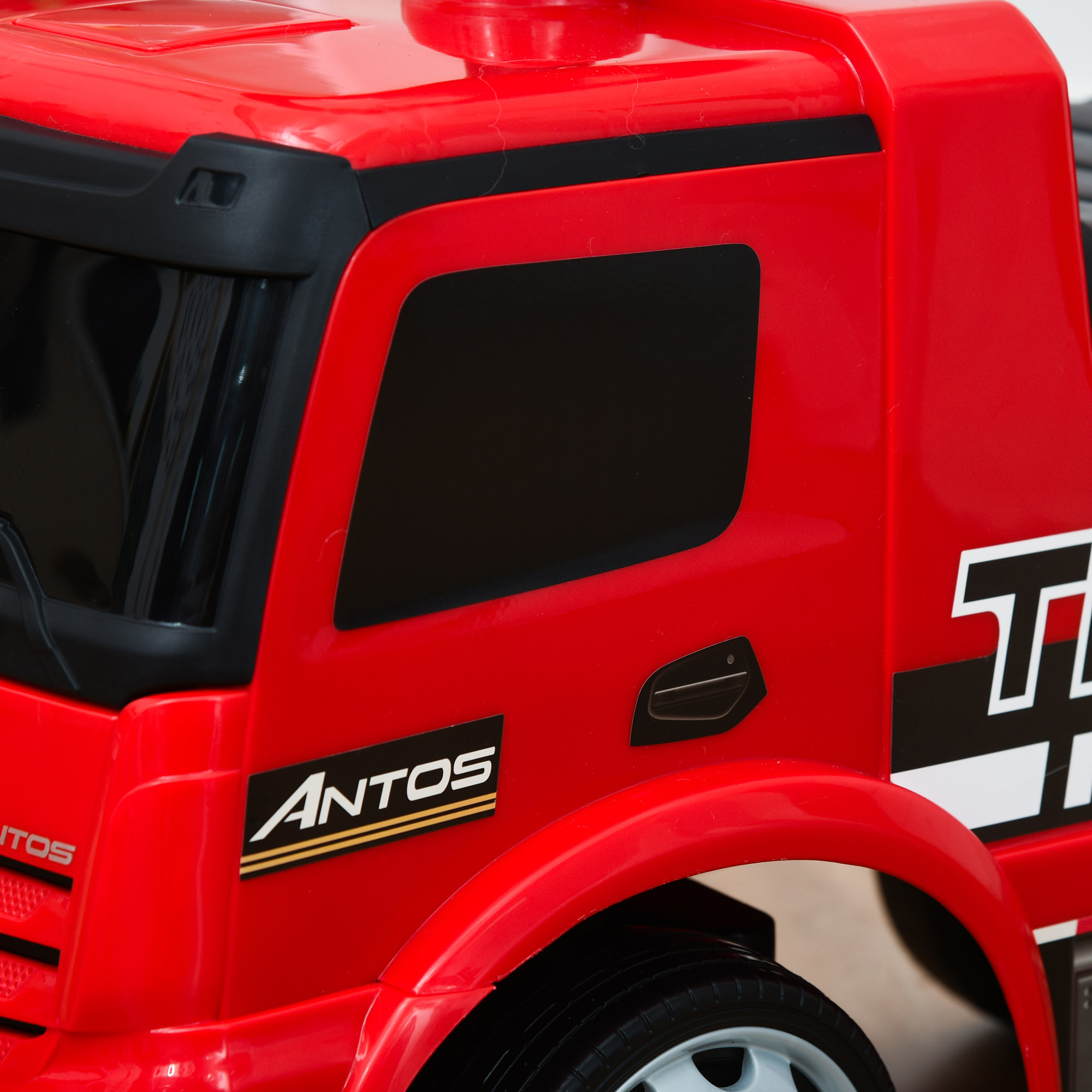 Rutscherfahrzeug Rutscherauto Babyrutscher Kinderfahrzeug lizenziert von Mercedes ANTOS-LKW-Stil mit Licht für Kinder von 12 bis 36 Monaten Metall PP-Kunststoff Rot+Schwarz 62,5x28,5x45cm
