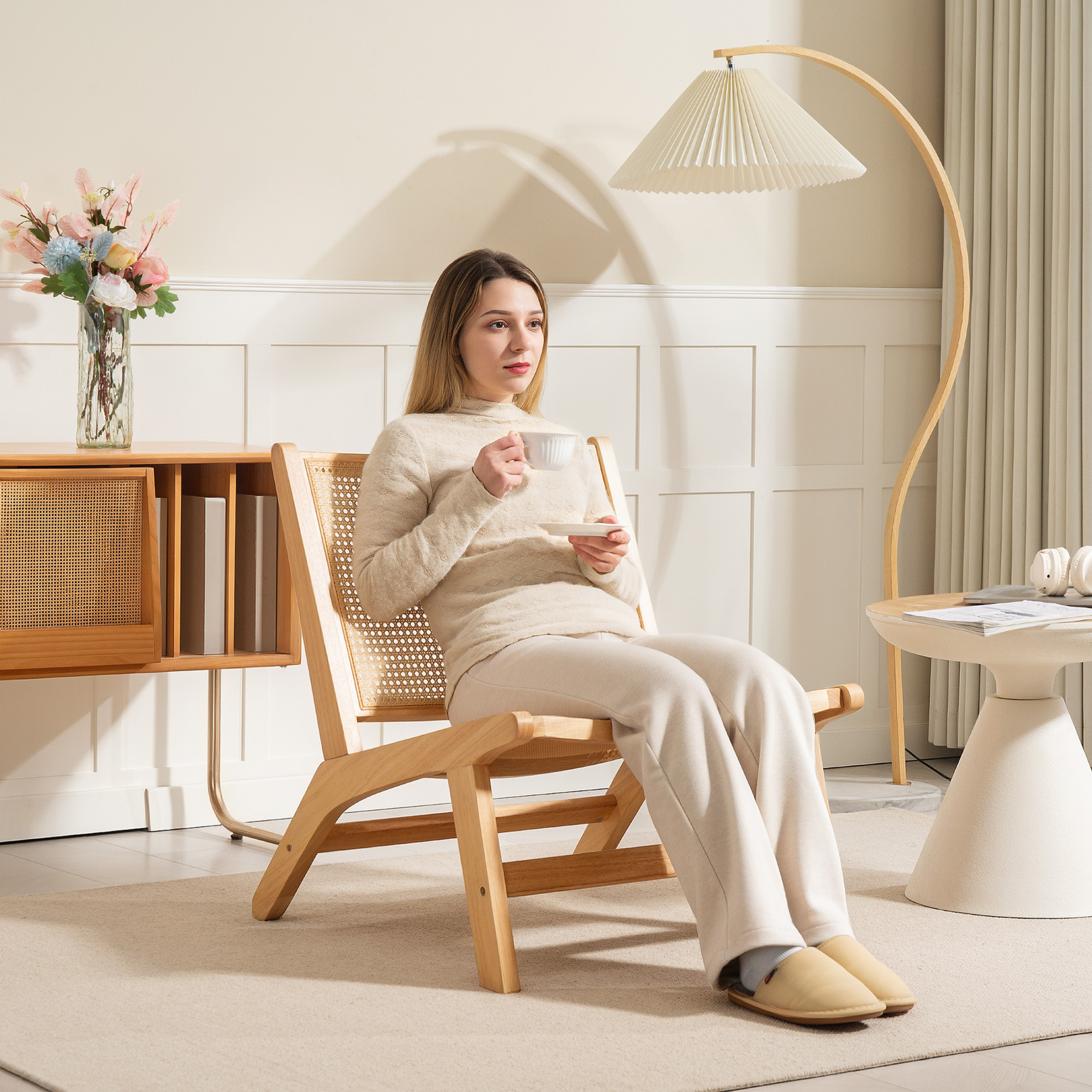 Rattanstuhl, Lesestuhl, Holzrahmen, breiter Sitz, 64 x 70 x 74 cm, Naturholz